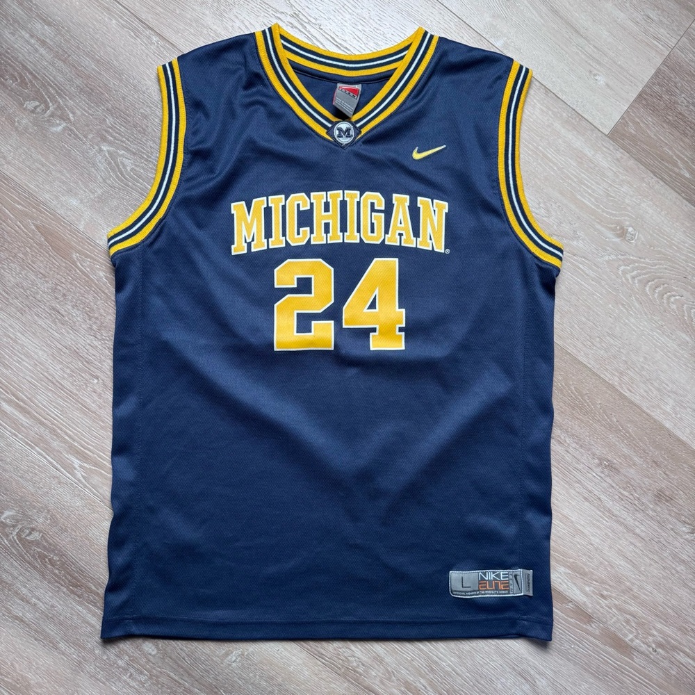 Vintage Nike Michigan Wolverines Men’s Basketball Jersey #24 Blue Size Large